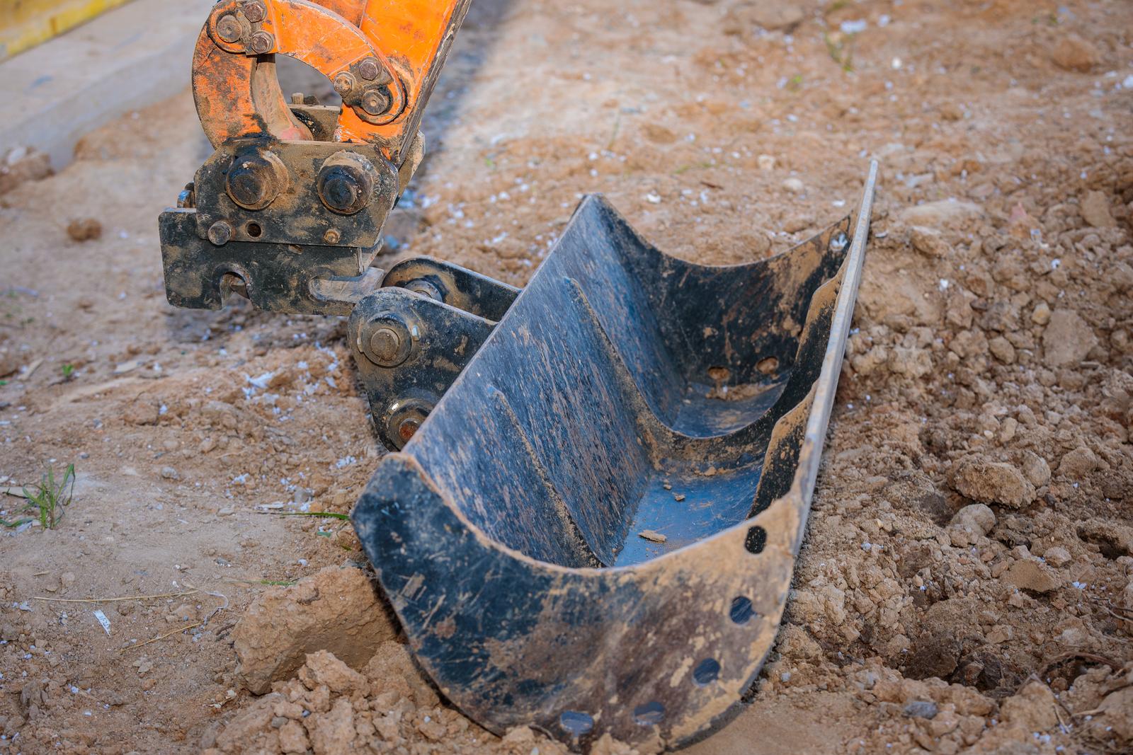 Repair of the excavator bucket, replacement of the nozzle on the boom